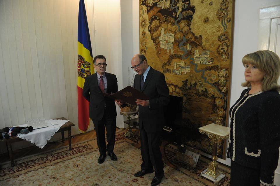 Dodon megfosztotta Băsescut moldovai állampolgárságától