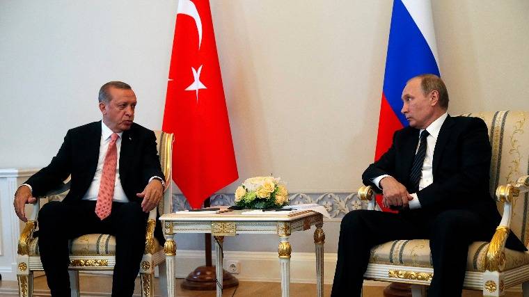 „Kibékült” Szentpéterváron Putyin és Erdogan