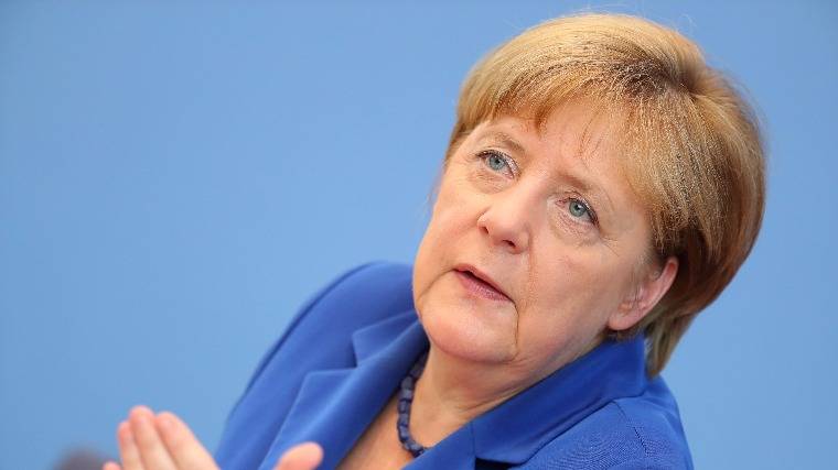 Merkel éles bírálatot kapott pártszövetségétől