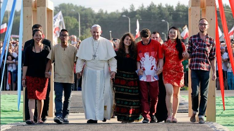 Ferenc pápa: ne féljetek hinni az új emberiségben