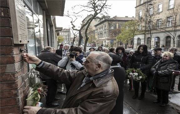 Nagyszalontai költő kapott emléktáblát Budapesten