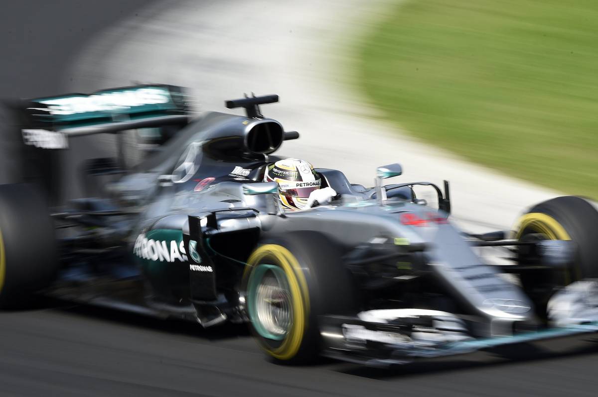 Forma-1: jól taktikázott a Mercedes, Hamilton nyert vasárnap a Hungaroringen