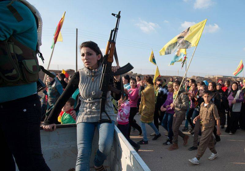 Amerika felfegyverzi a Szíriában harcoló kurdokat