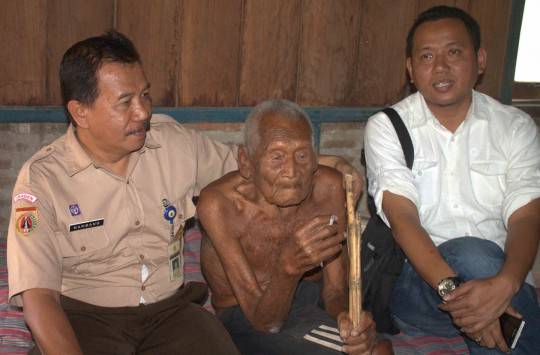 Meghalna a 145 éves indonéziai férfi