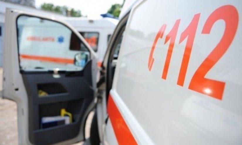 Beszterce-Naszód: villanyoszlopnak csapódva hunyt el autójában két fiatal
