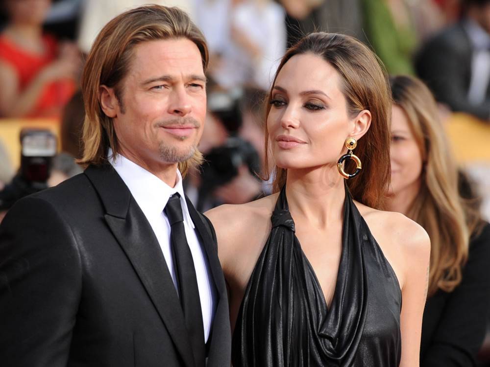 Angelina Jolie válik Brad Pitt-től