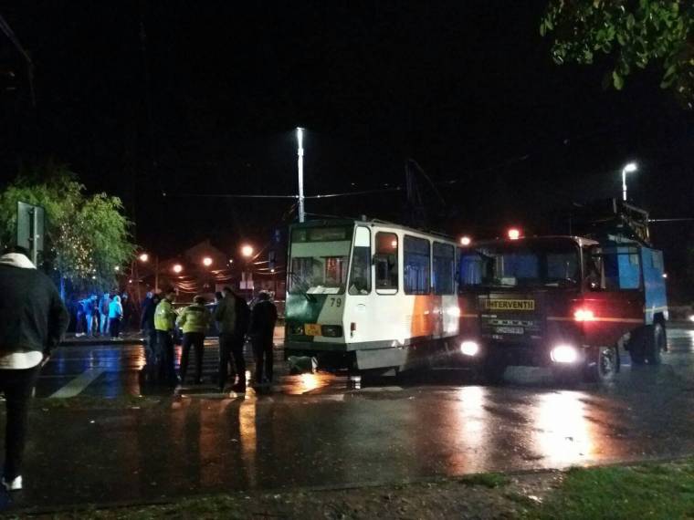 Kisiklott egy villamos Kolozsváron, miután belehajtott egy BMW