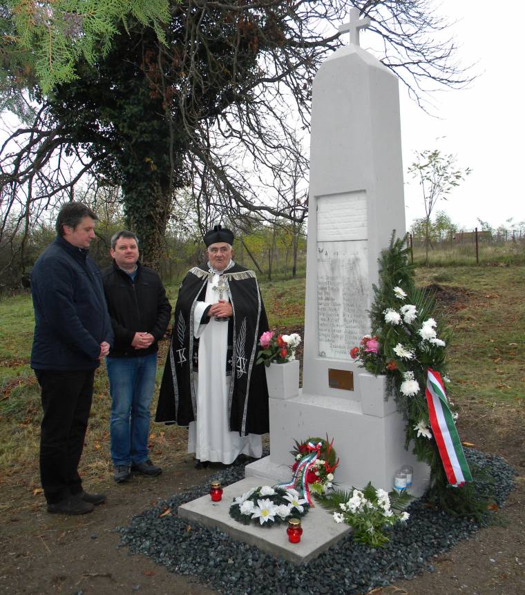 Felújították a világháborús magyar emlékművet az Arad megyei Dezsőházán