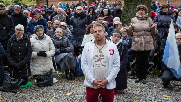 Egymillió hívő alakított élő imaláncot Lengyelország határain