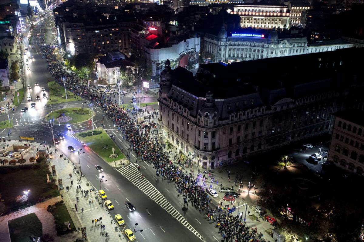 Dragneáék távozását követelte a tüntetéssorozat több tízezer részvevője