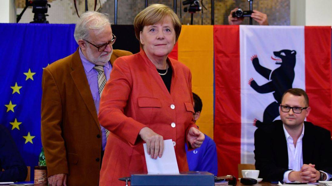 Német választások: eddigi leggyengébb eredményükkel nyertek Merkelék
