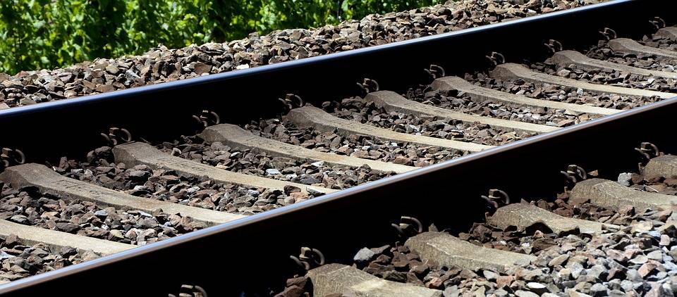 Öngyilkosságot követhetett el a vonat által halálra gázolt nagyenyedi nő