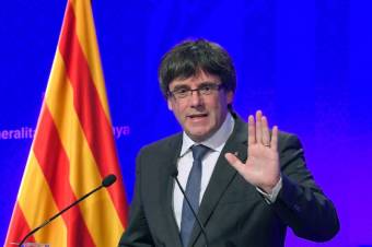 Lázadás és közpénzek hűtlen kezelése miatt emeltek vádat Puigdemont és társai ellen