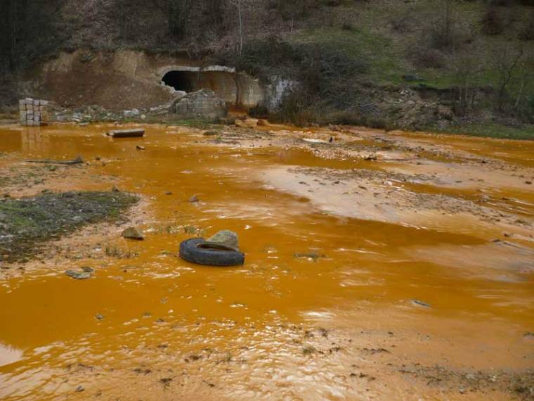 Bányavízzel szennyeződött a Zazar folyó Máramaros megyében