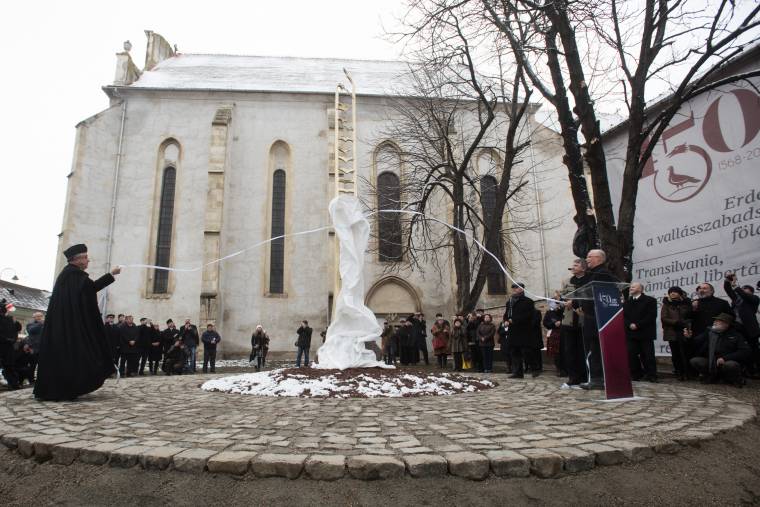 „Mert a hit Istennek ajándéka” – a vallásszabadságot ünnepelték Tordán az erdélyi felekezetek