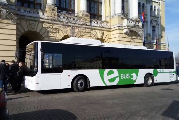 Új buszokat tesztelnek – jövő évtől kötelező a környezetkímélő járművek vásárlása