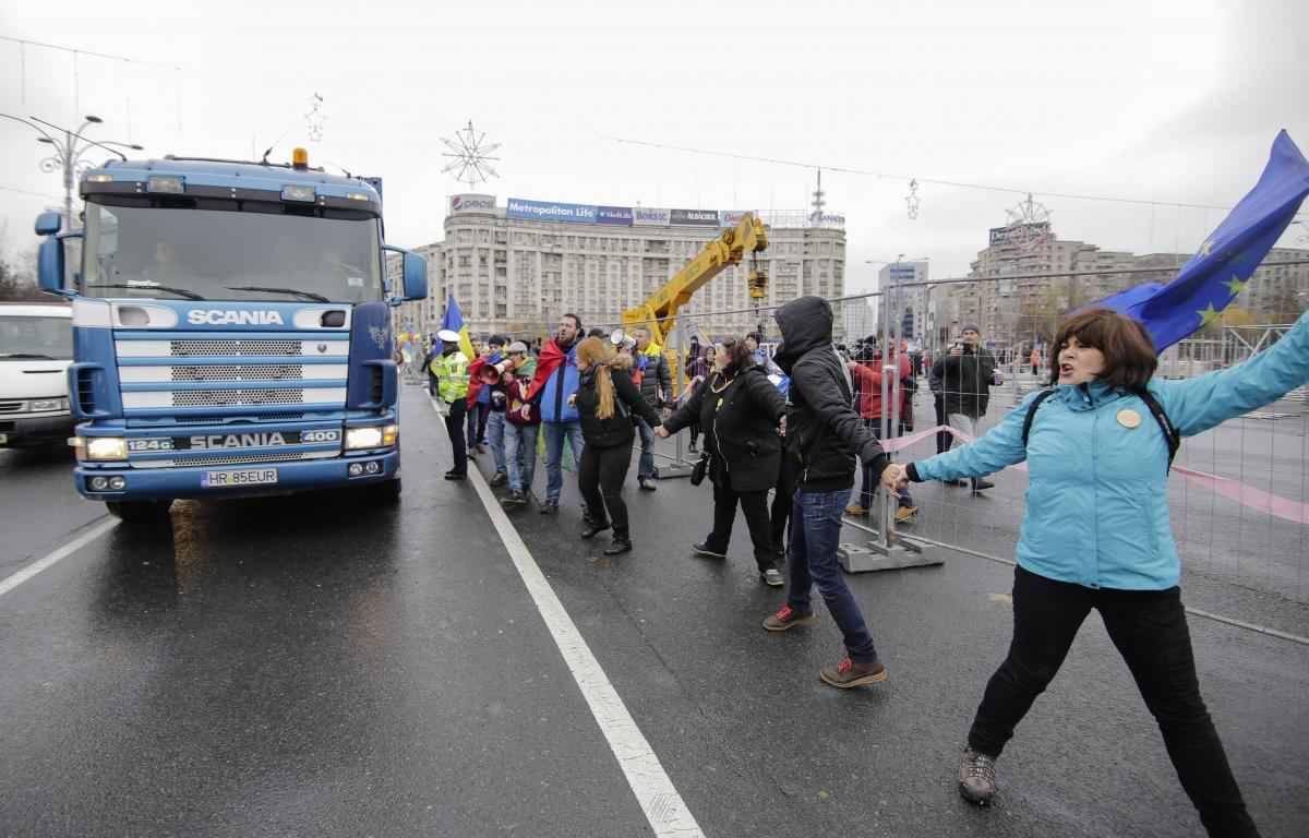 Tüntetők diadala: nem szabad a vásár a bukaresti Győzelem téren
