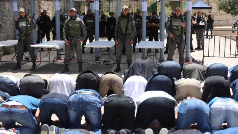 Tiltakoznak a muzulmánok a jeruzsálemi Mecsetek terénél felállított detektoros kapuk miatt