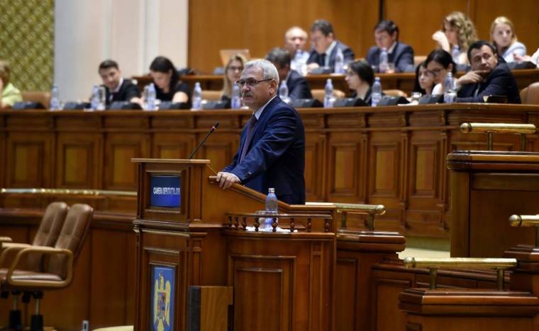 Liviu Dragnea házelnök leváltását célzó kezdeményezéssel teszteli az ellenzék a kormánykoalíció egységét
