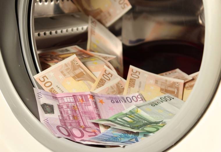Pénzmosás gyanúja vetül tucatnyi romániai bankra