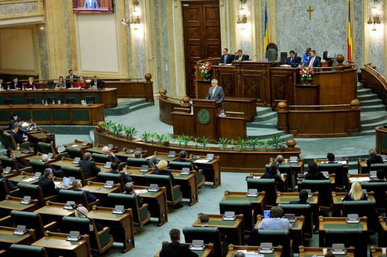 A nem magyar kisebbségek megszavaztatták a szenátussal nemzeti ünnepnapjukat