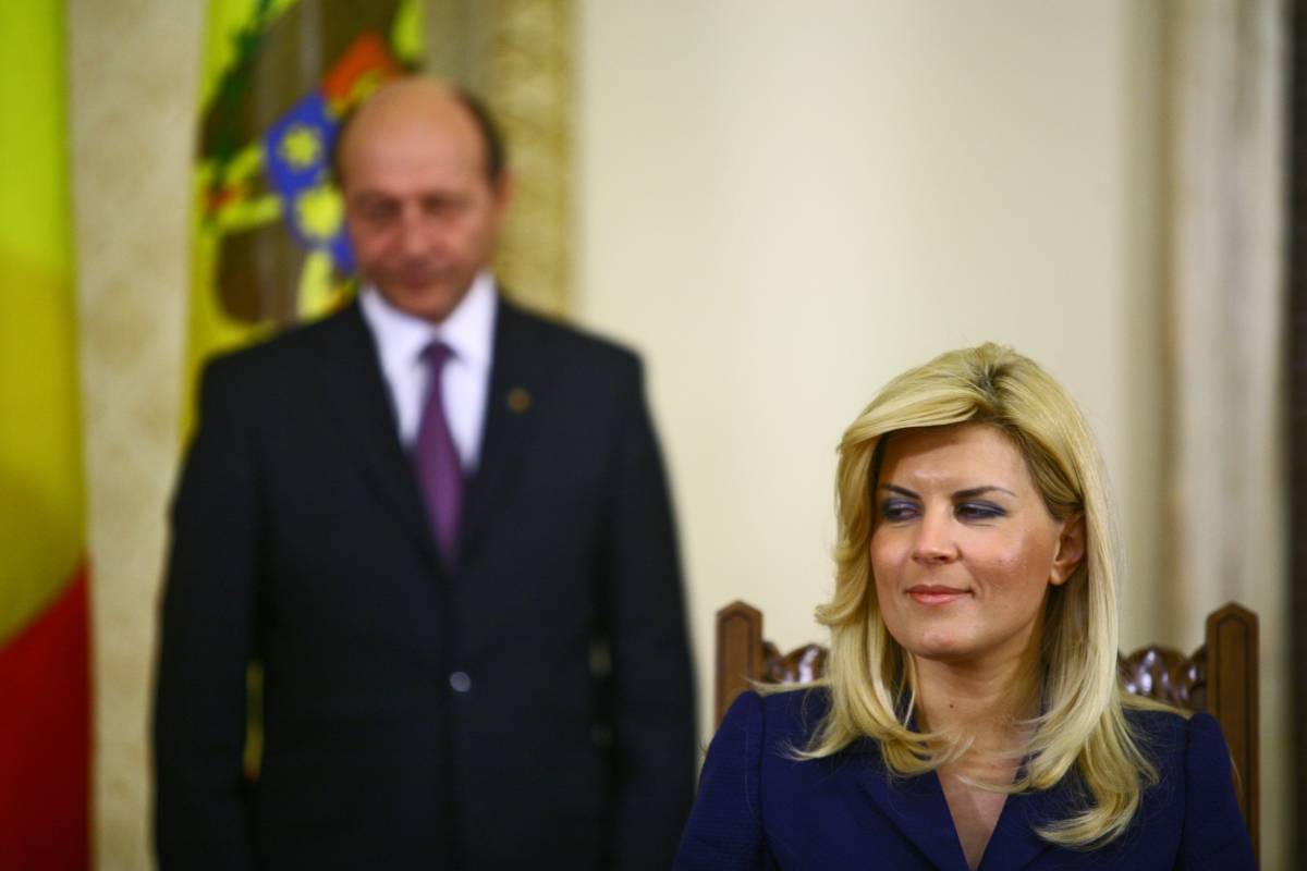A legfelsőbb bíróság előtt Traian Băsescu és Elena Udrea