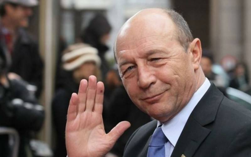 Traian Băsescu meglebegtette, hogy az államfőválasztás után kilép az általa alapított Népi Mozgalom Pártból