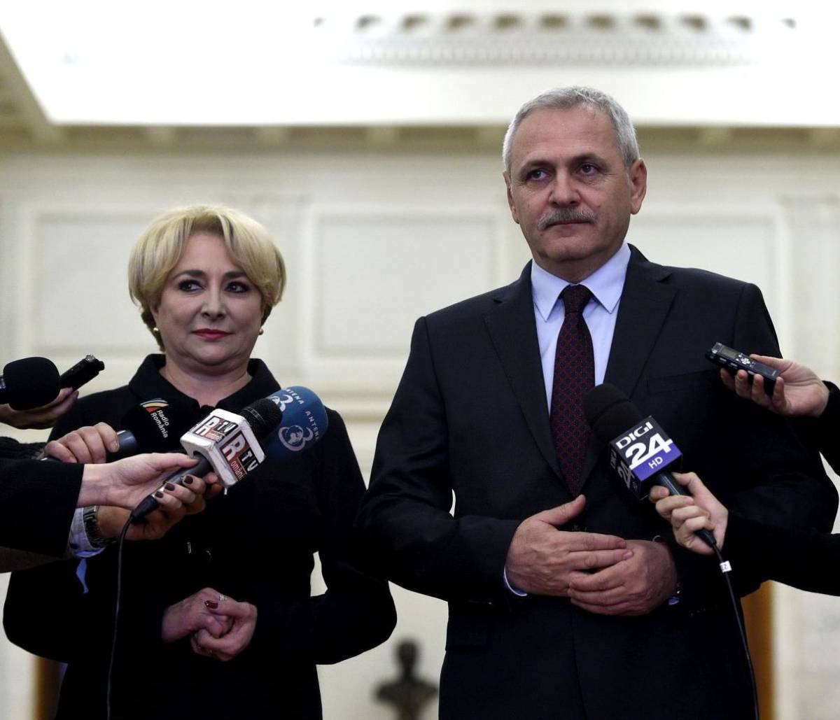 Liviu Dragnea kiáll a lemondásra szólított Viorica Dăncilă miniszterelnök mellett
