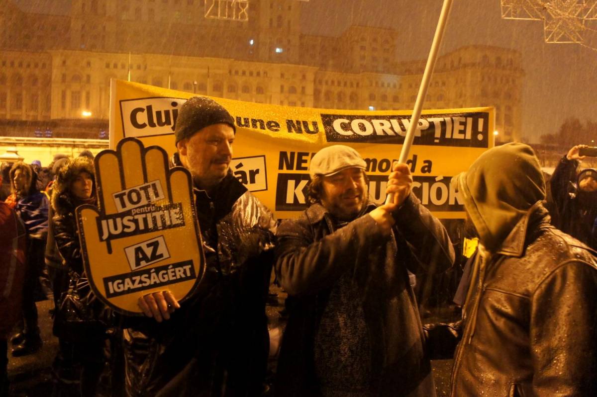 Eckstein-Kovács Péter buszos „kirándulást” szervezett a bukaresti tüntetésre