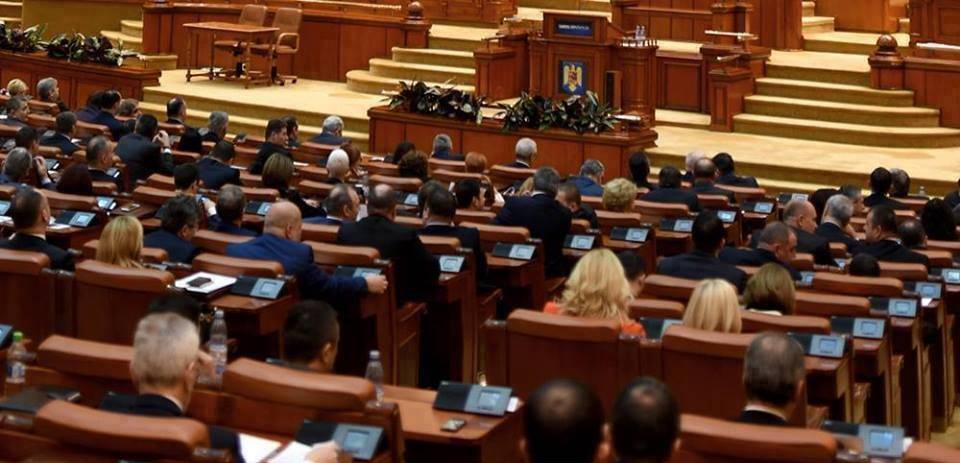 Újratárgyalja szerdán a parlament a Klaus Johannis elnök által visszautasított költségvetés-tervezetet