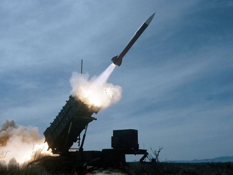 A Romaero hadiipari vállalattal kötött megállapodást a Patriot rakétavédelmi rendszert gyártó amerikai Raytheon