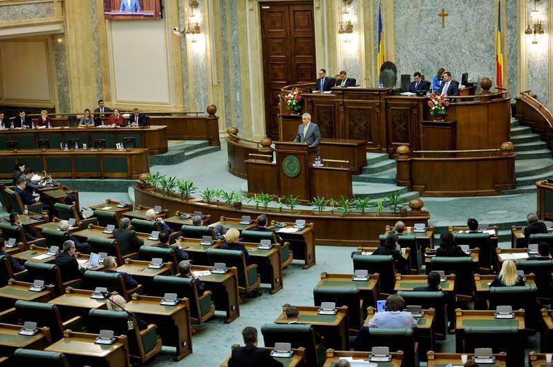 Változtatásokkal fogadta el a szenátus az adótörvénykönyvet módosító tervezetet
