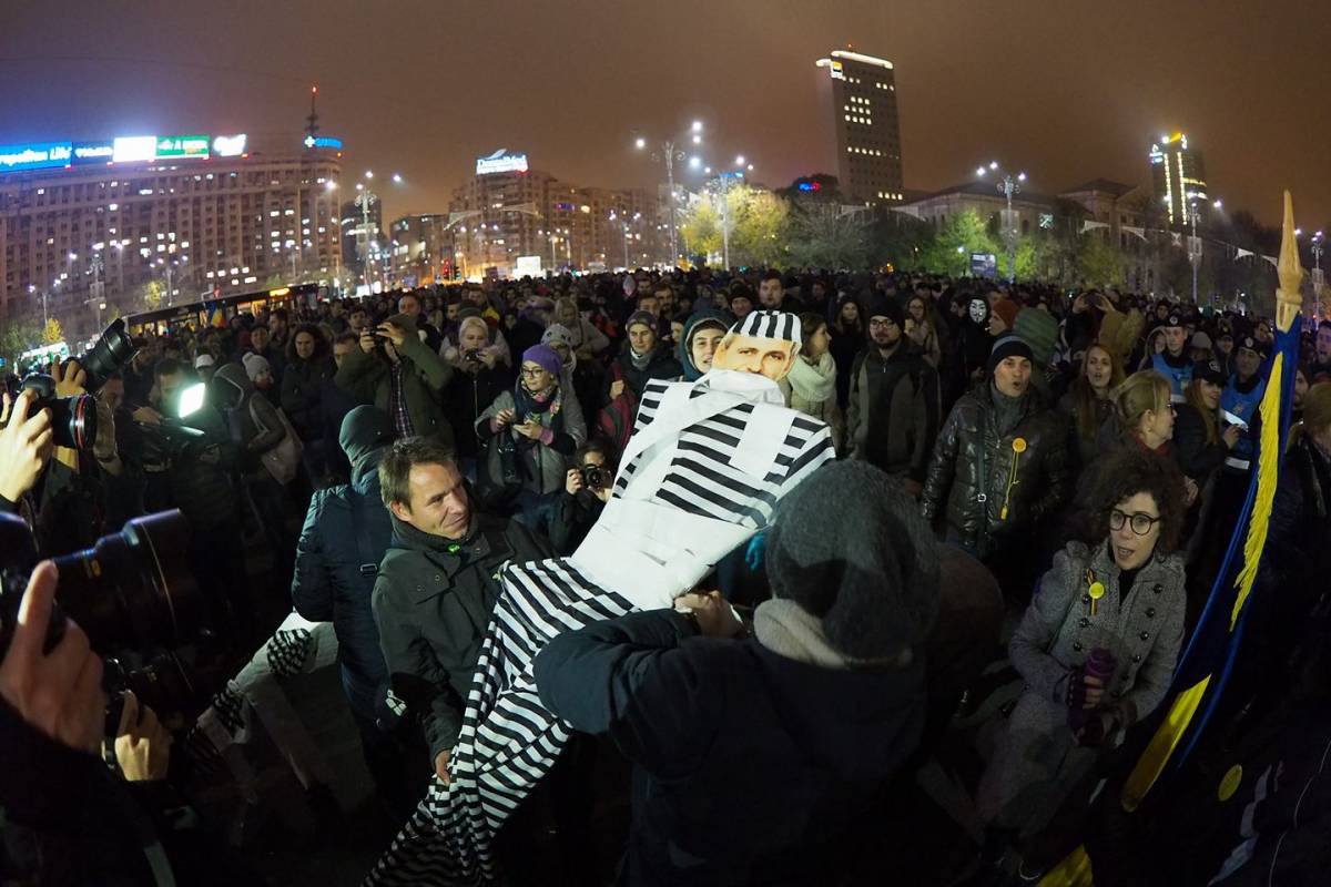 Ismét több ezren követelték Dragneáék távozását Bukarestben és a nagyvárosokban