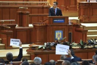 Hazaküldte saját kormányát a román balliberális koalíció