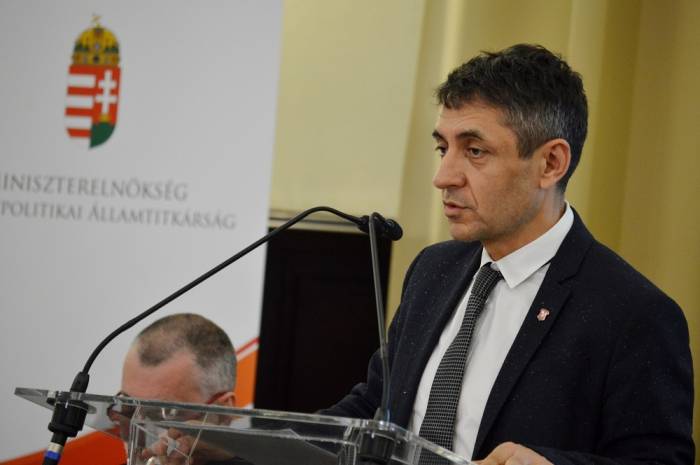 Közel 890 millió forint a külhoni magyar családi vállalkozások támogatására