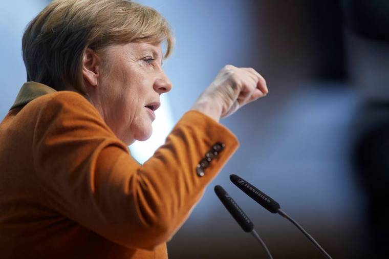 Németországban nem tartózkodhat kettőnél több ember együtt közterületen, Angela Merkel elkülönítőben