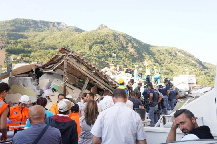 Földrengés halálos áldozatokkal az olaszországi Ischia szigetén