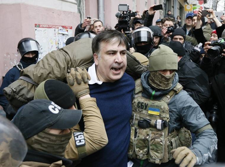 Hívei kiszabadították az őrizetbe vett Szaakasvilit Kijevben