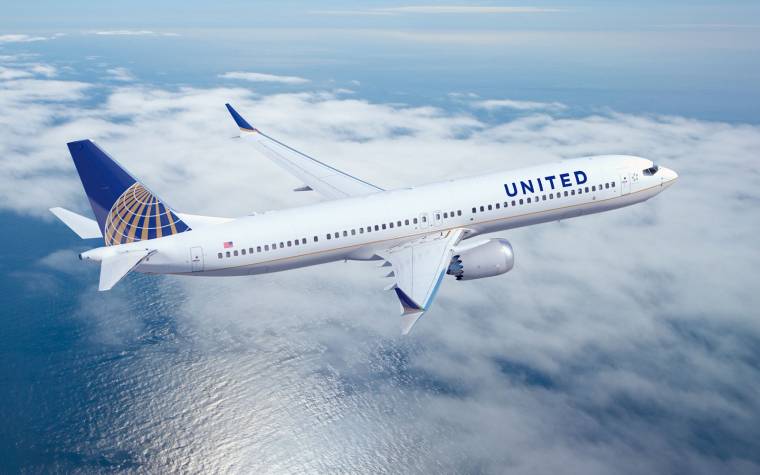 Milliókkal kárpótolhatta a United Airlines a gépről levonszolt orvost