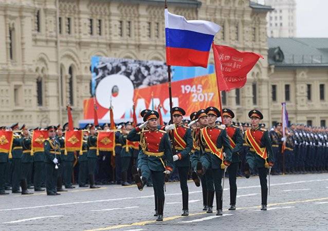Putyin a moszkvai díszszemlén: összefogás kell a terror ellen