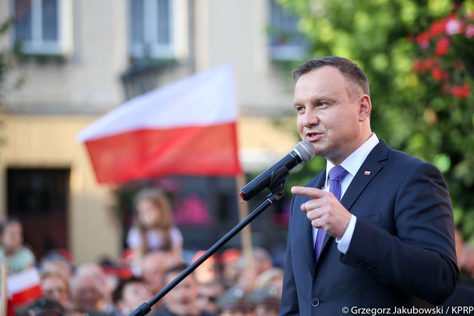 A lengyel elnök elveti a botrányt okozó igazságügyi reformot
