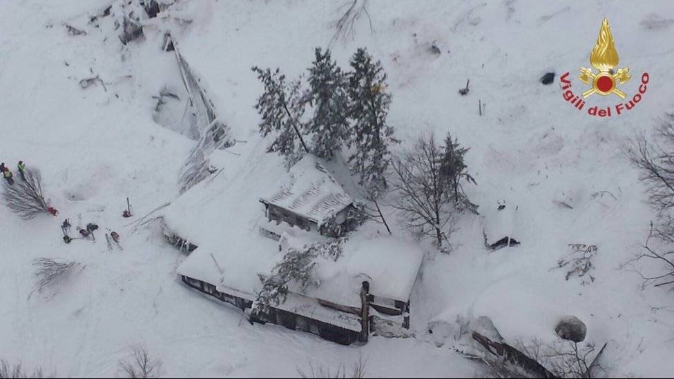 Szállodát temetett be a lavina, halálos áldozatok Olaszországban