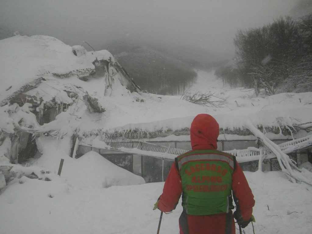 A román nő és egyik gyermeke túlélte az itáliai lavinát