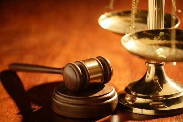 Az ügyészek és bírák büntetőjogi felelősségre vonását javasolja az RMDSZ