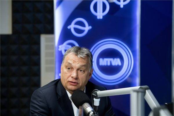 Orbán: Soros évente egymillió migránst szállítana az EU-ba