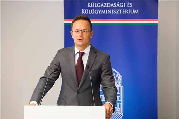 Románia budapesti nagykövete védelmébe vette Szabó Tímeát, Szijjártó Péter szerint „ennél nincs lejjebb”