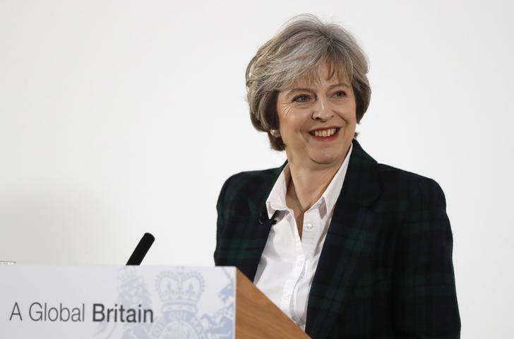 Brit választások: konzervatív fiaskó, inog May kormányfői széke