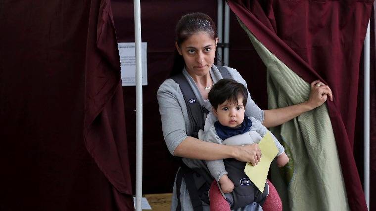 Vezetnek az igenek a halálos áldozatokat is követelő török referendumon