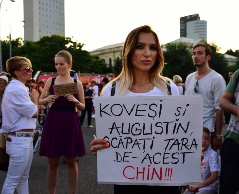 Spontán tüntetés Bukarestben az igazságügyi reformterv ellen