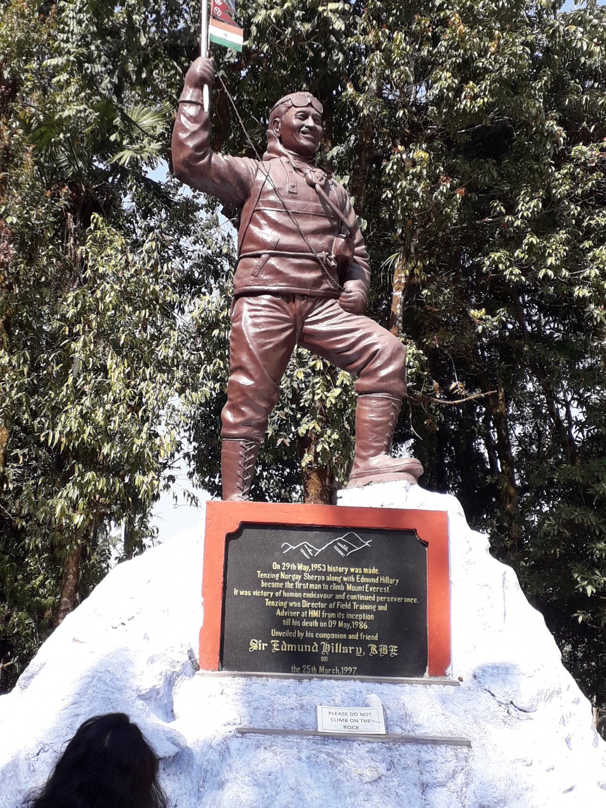 Tenzing Norgay serpa szobra a dardzsilingi hegymászó intézet és múzeum kertjében. Norgay kísérte Edmund Hillaryt a világ legelső sikeres Everest-csúcshódításán •  Fotó: Kiss Judit